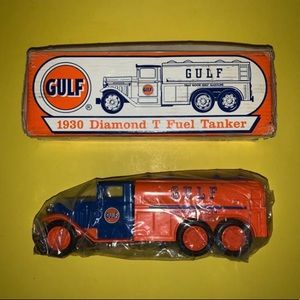 NOS 1994 ERTL Gulf Diecast Bank.